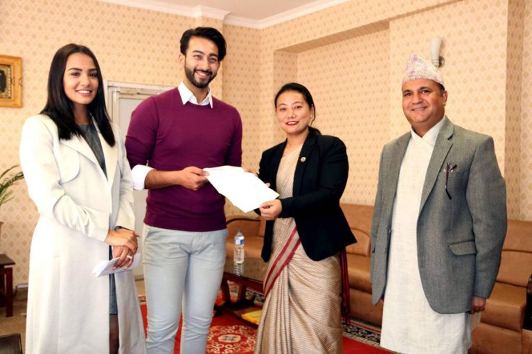 प्रियंका  र आयुष्मानले मासिक श्राव स्वच्छता सम्बन्धी अभियान चलाउने 