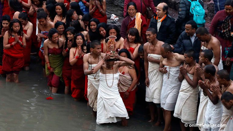 माधवनारायणका व्रतालु पशुपति तीर्थ यात्रामा, आर्यघाटमा जल्दैन शव