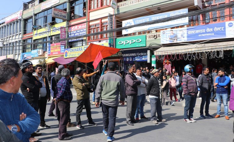 पोखरामा गगन थापालाई नेबिसंघको कालो झण्डा