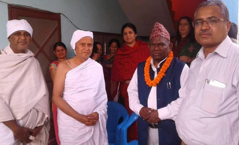 किरियापुत्री भेट्न जाँदा मन्त्रीको घाँटीमा माला !