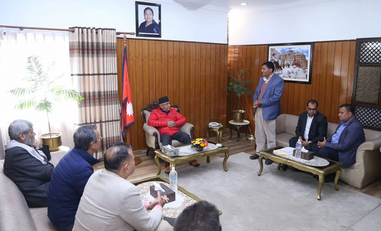 प्रधानमन्त्री भन्छन् : बम पड्काउने र पैसा असुल्नेसँग वार्ता हुँदैन