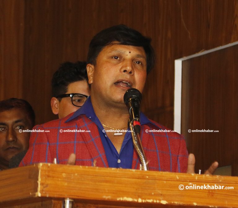 देश मेरो होइन भन्नेलाई गोली हान्नुपर्छः दिपकराज गिरी