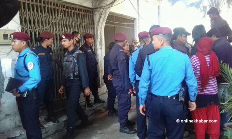 उपचार गर्न आएका बालकलाई थप्पड हान्ने डाक्टर पक्राउ