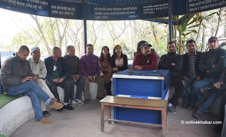 सेयर लगानीकर्ताको आन्दोलन स्थगित