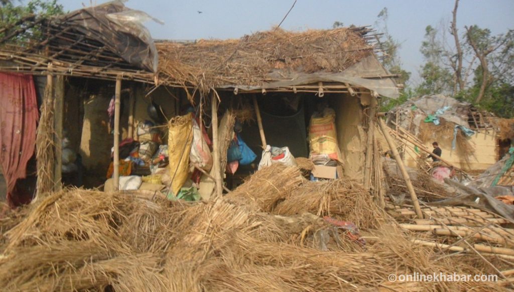 हावाहुरीले घर भत्किँदा चार जना घाइते