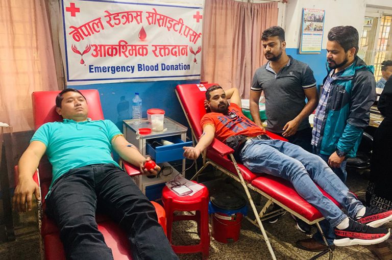 बारा–पर्साका घाईतेलाई रगत अभाब हुन नदिन काठमाडौंमा रक्तदान