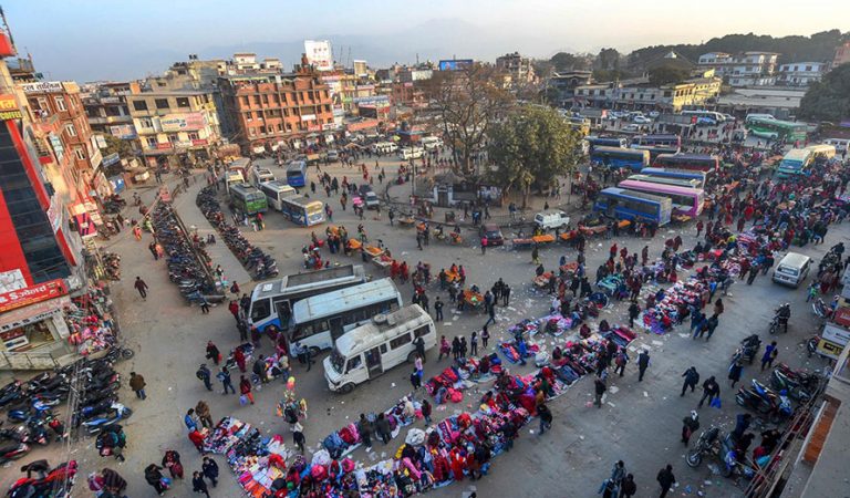फुटपाथ व्यापार र पार्किङको व्यवस्थापनका लागि ललितपुर महानगरको ध्यानाकर्षण