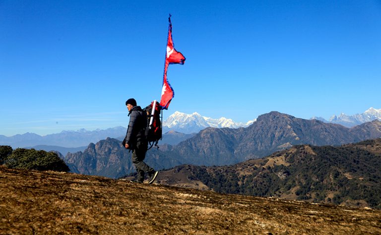 मुन्दुम ट्रेलको अस्तित्वमा सडक बाटोले बोलेको धावा