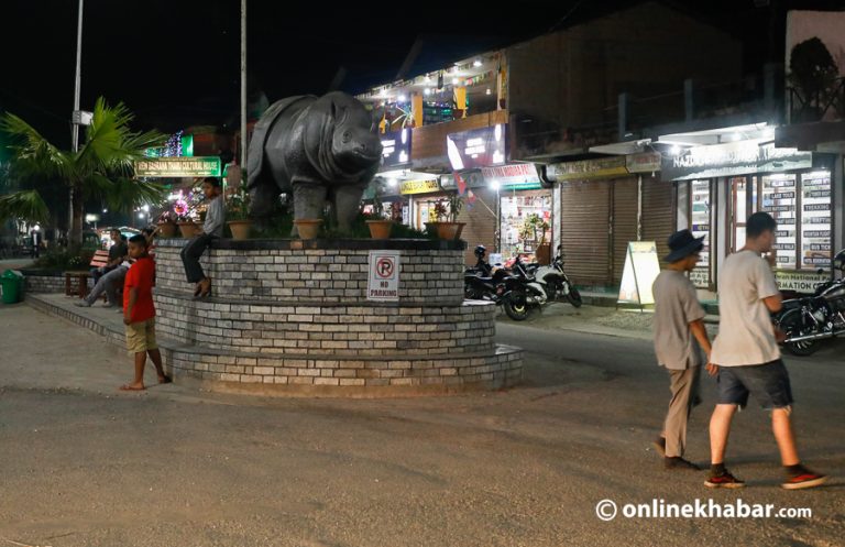 सौराहामा अपेक्षाभन्दा बढी पर्यटक, व्यवसायी उत्साहित