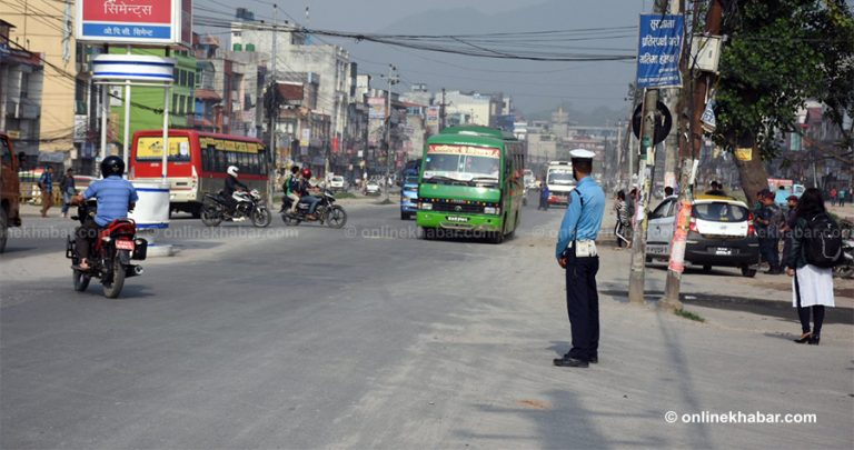 प्रधानमन्त्री भन्छन् जोखिम छ, प्रवक्ता भन्छन्- गाडी चलाऊ