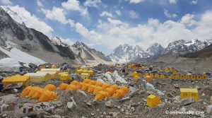 सगरमाथामाथि असीमित व्यापारः गतिलो सरकारी निर्णयको पर्खाइ