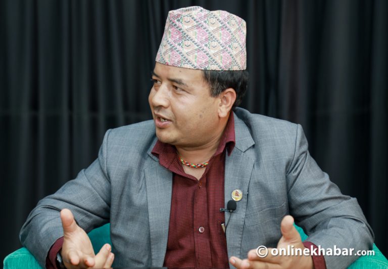 रावललाई महेश बस्नेतको आग्रह : अध्यक्षको उम्मेदवारी फिर्ता लिनुस्