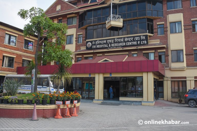 उपचारमा लापरवाही गरेको भन्दै ओम अस्पताललाई ५० लाख तिराउने उपभोक्ता अदालतको फैसला