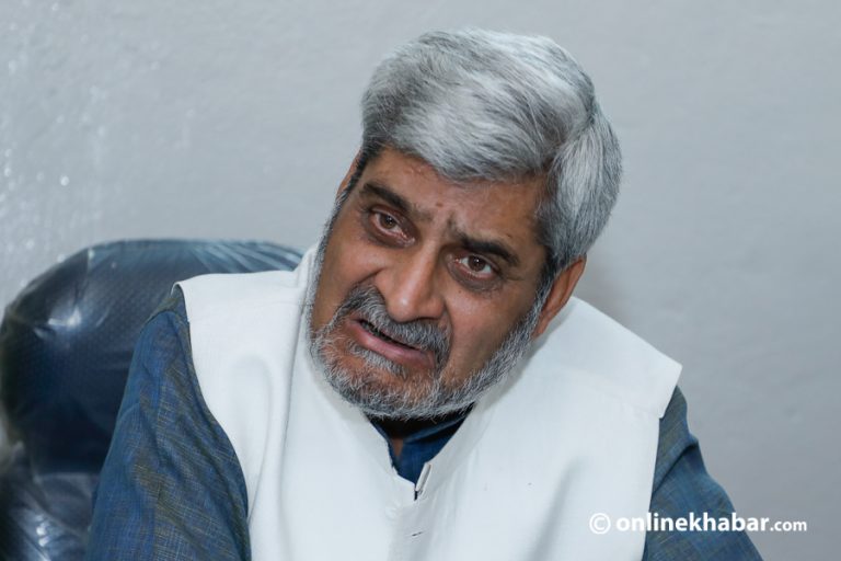नगरपालिकाका जनप्रतिनिधिले मागे मन्त्री त्रिपाठीको राजीनामा