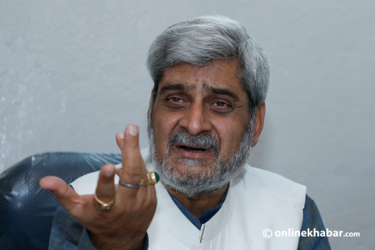 कोरोना खोप : चमत्कारको आशमा स्वास्थ्यमन्त्री