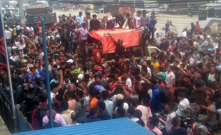 ‘शंकास्पद सिरिन्ज आक्रमण’लाई लिएर बनेपामा तनाव, एक जना प्रहरी हिरासतमा