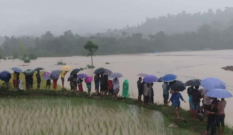 उदयपुरमा पहिरोले खोला थुनियो, सयौं घर जोखिममा