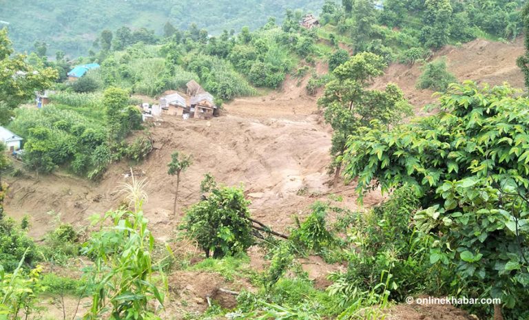 गुल्मीको पहिरोमा पुरिएर ११ जनाको मृत्यु