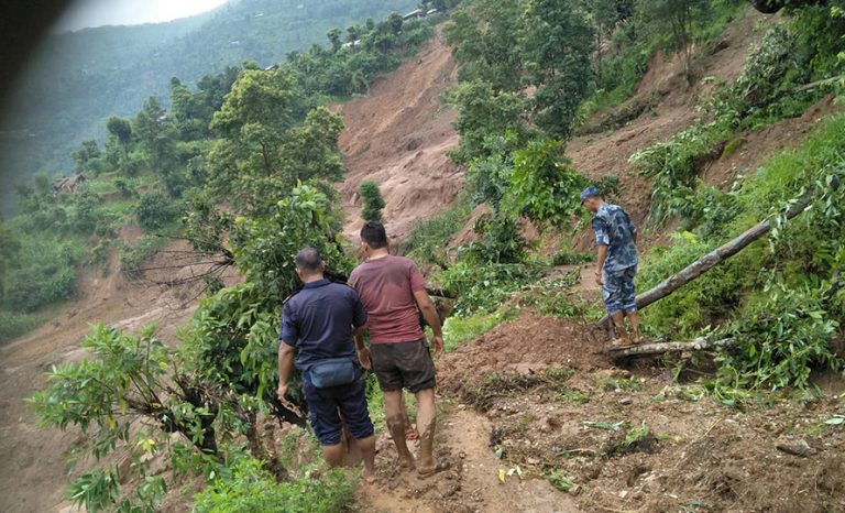 गुल्मीमा पहिरो : एकै परिवारका ८ सहित १० को मृत्यु, २ जना बेपत्ता