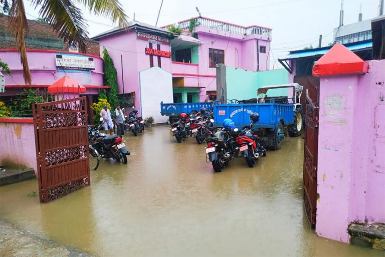 अविरल वर्षाले सर्लाही सदरमुकाम जलमग्न