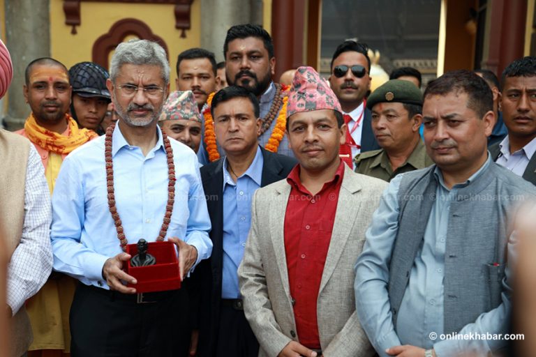 पारिजातको बिरुवा रोपेर जयशंकरले गरे पशुपतिमा पूजा