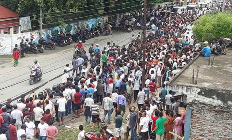 चितवनमा प्रहरी र रवि समर्थकबीच झडप