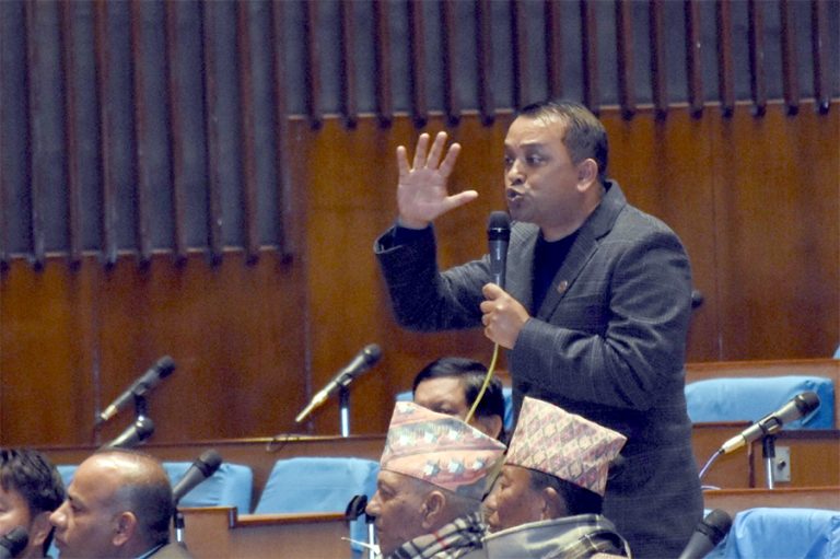 गगनले मागे प्रधानमन्त्रीको राजीनामा