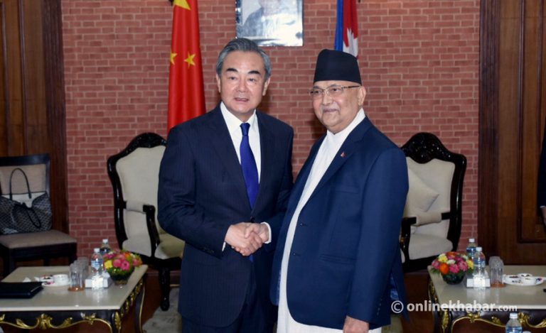प्रधानमन्त्री ओली र चिनियाँ विदेशमन्त्री यीबीच भेटवार्ता