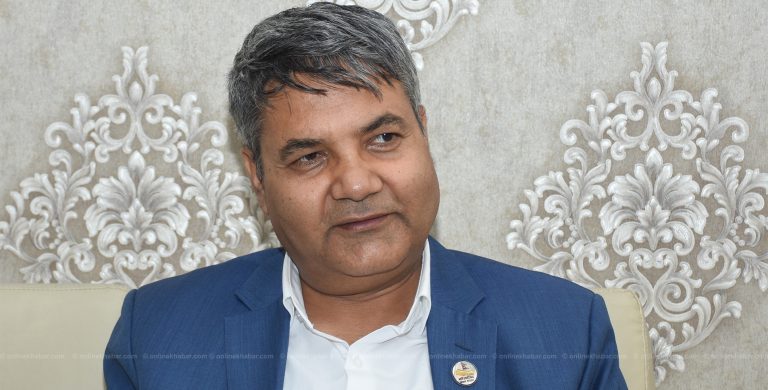 एमाले छाड्नेहरुप्रति गोकुल बास्कोटाको कटाक्ष–खाएको थालमा चुठ्नु राम्रो होइन