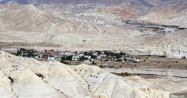 लोमान्थाङ बजारको चक्रपथ स्तरोन्नति सुरु