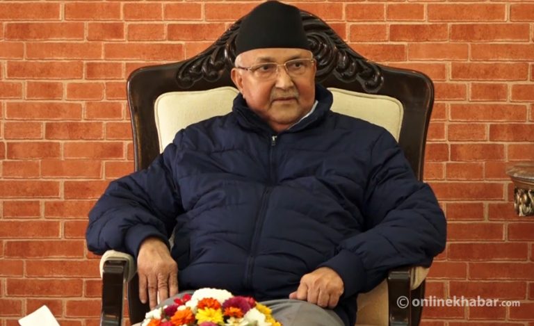 प्रधानमन्त्रीले आइप्याडमा हेरे १३औं सागको उद्घाटन
