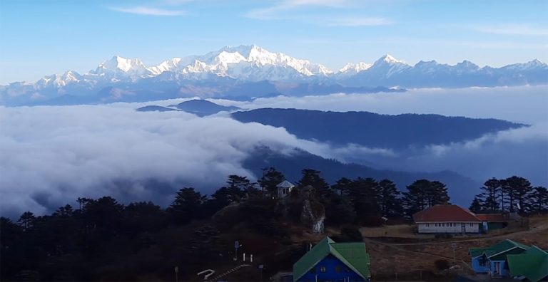 धुमधामको घुमघाम : कुहिरोभन्दा माथिको बस्ती नियाल्दा