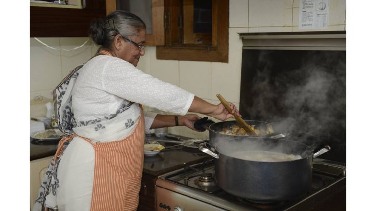 बंगलादेशकी प्रधानमन्त्री : भान्साको काममा जाँगर चलाउने, प्याज नखाने