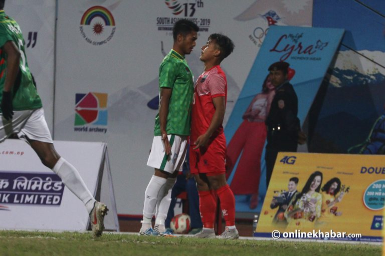 नेपाल र बंगलादेशबीचको मैत्रीपूर्ण फुटबल खेल मैदानमै गएर हेर्न पाइने
