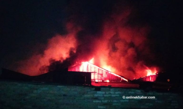 कुपन्डोलको बजाज सर्भिस सेन्टरमा आगलागी