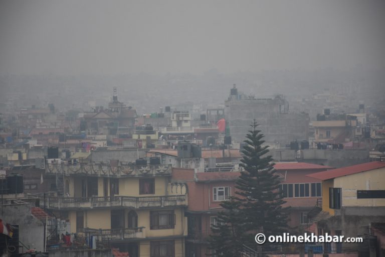 देशभरको मौसम बदली, काठमाडौंमा बाक्लो हुस्सु