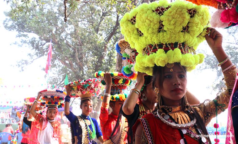 थारू समुदायले नयाँ वर्षको रुपमा माघी मनाउँदै