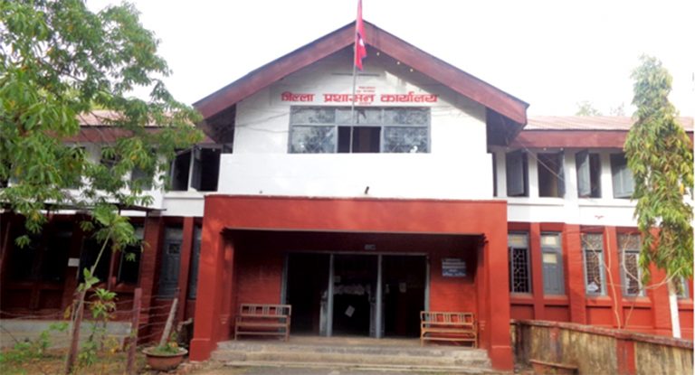 सुर्खेतमा अतिक्रमित जग्गा धमाधम खाली गराउँदै प्रशासन