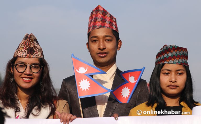 अंग्रेजी नयाँ वर्षमा नेपाली टोपी दिवस किन मनाइन्छ ?