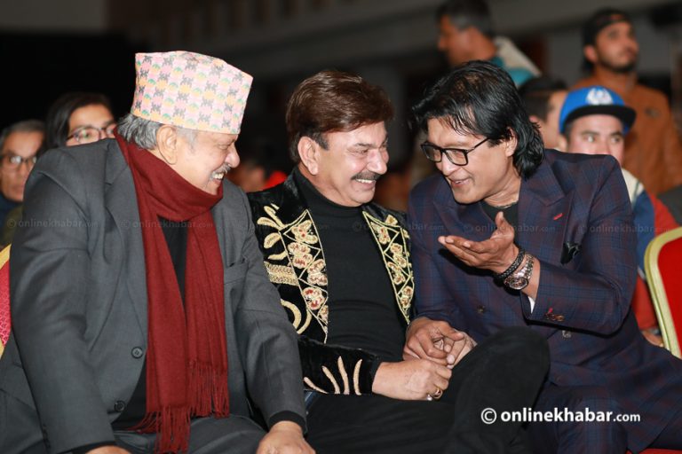 राजेश र भुवनको मित्रता(फोटो फिचरसहित)