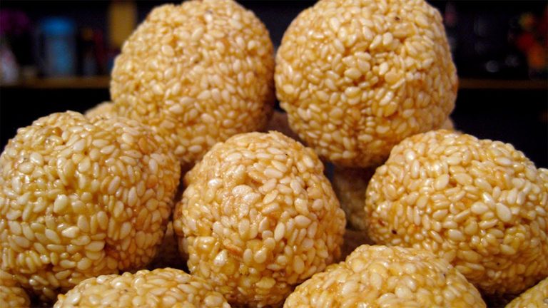 माघे संक्रान्ति विशेष परिकार तिलको लड्डु र खिचडी