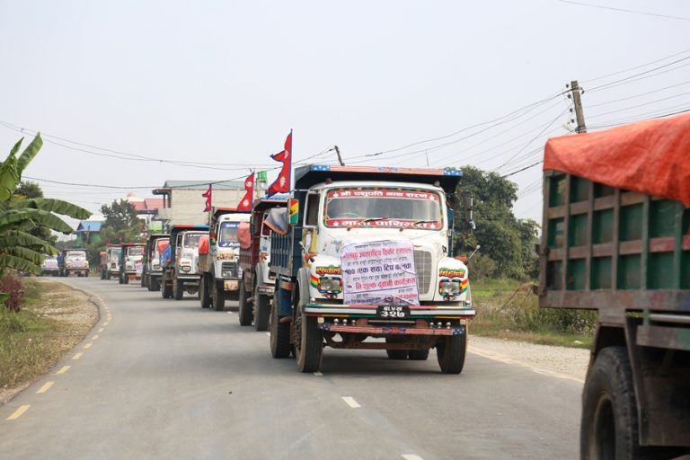 अरनिको र बीपी राजमार्गमा दशैंभर टिपर चलाउन रोक