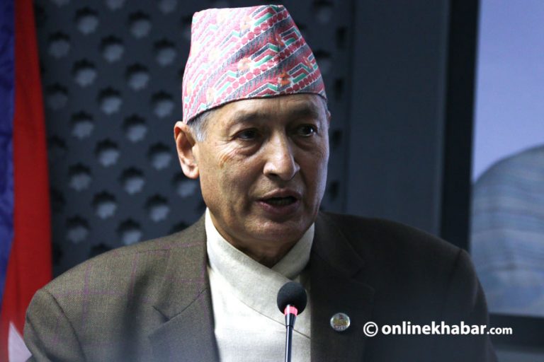 सरकारले पूर्ण लकडाउनबारे सोचेको छैन : सञ्चारमन्त्री
