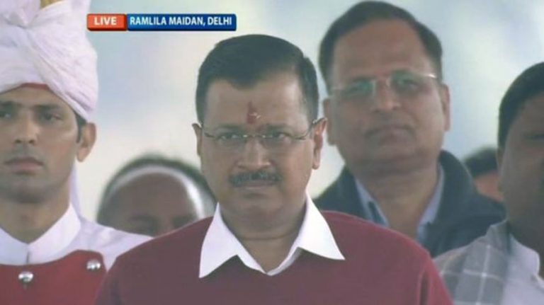 केजरीवालले लिए सपथ, तेस्रो पटक बने दिल्लीको मुख्यमन्त्री