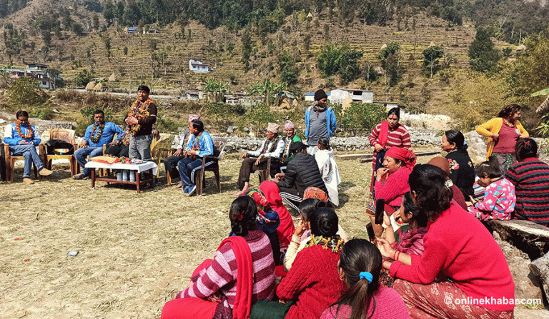 फेवा बाँधले बस्ती नै जोखिममा, स्थानीय भन्छन् – ताल बचाउन मान्छे मार्न पाइँदैन