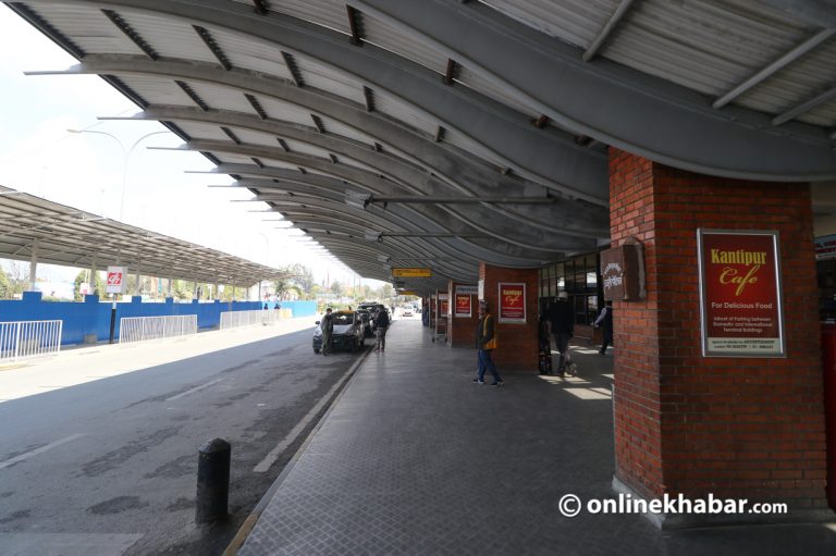 काठमाडौंमा हावाहुरी र वर्षाको असर : जहाज लखनऊ र कोलकाता ‘डाइभर्ट’