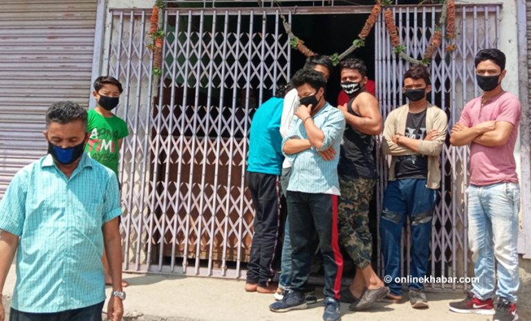 लकडाउनका कारण विर्तामोडका ११ जना वीरगञ्जमा अलपत्र
