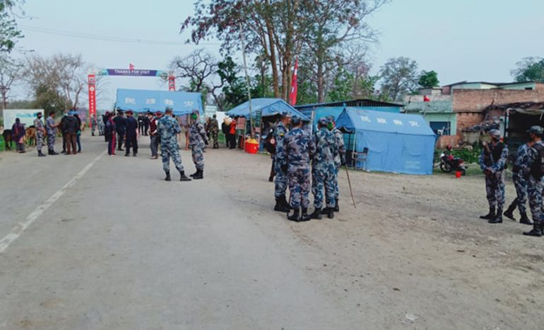 भारतीय शहरमा नेपालीको बिचल्ली, सडकपेटीमै दिनरात बिताउँदै   