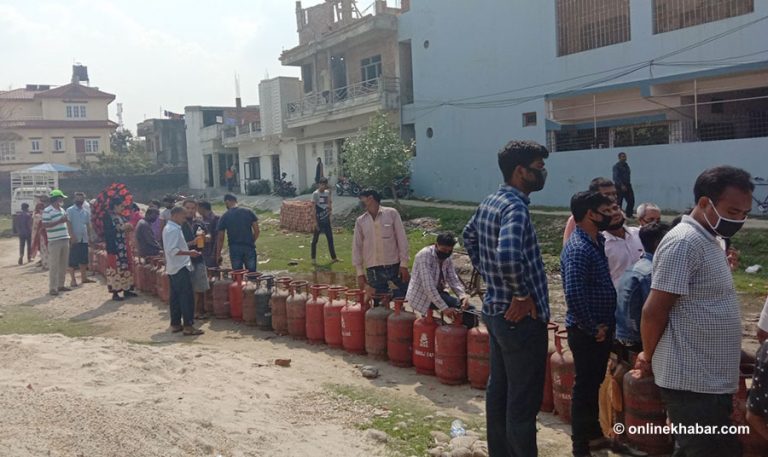वीरगञ्ज ग्याँसको लाइनले तोडेको लकडाउन