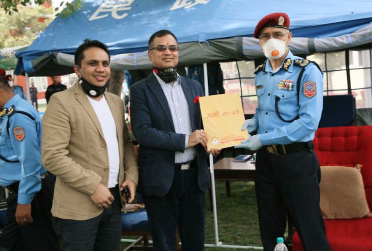 सनराइज बैंकले नेपाल पुलिस हस्पिटललाई दियो ६५ थान पीपीई